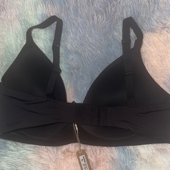 SKIMS  Black wireless T shirt semi bra onyx new - Picture 5 of 6
